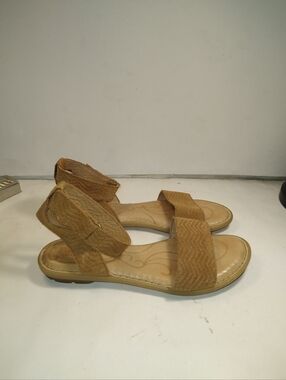 Born Tegal Brown Ankle Strap Casual Sandals Shoes Women's sz 6M.
